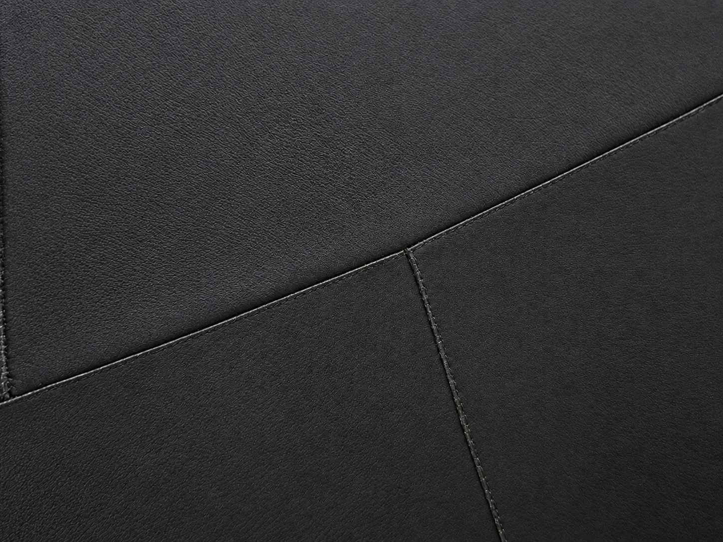 Smooth black panels joined by a visible seam. Detail of the INSEAKU blue accent triathlon wetsuit.