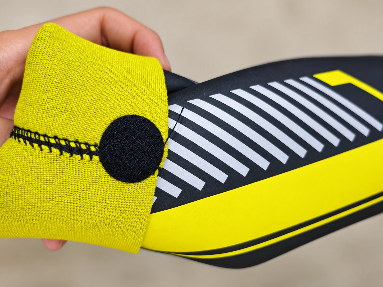 Yellow inner cuff and striped outer sleeve panel. Detail of the INSEAKU yellow stripe triathlon wetsuit.